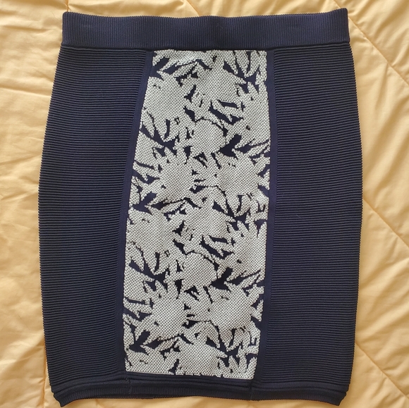 Rebecca Minkoff Dark Navy Okina Floral Panel Pencil Skirt Heavy Knit size small - Picture 4 of 8